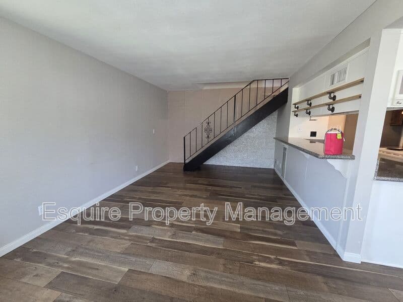 THOUSAND OAKS House: 646 AVENIDA DE LA PLATA