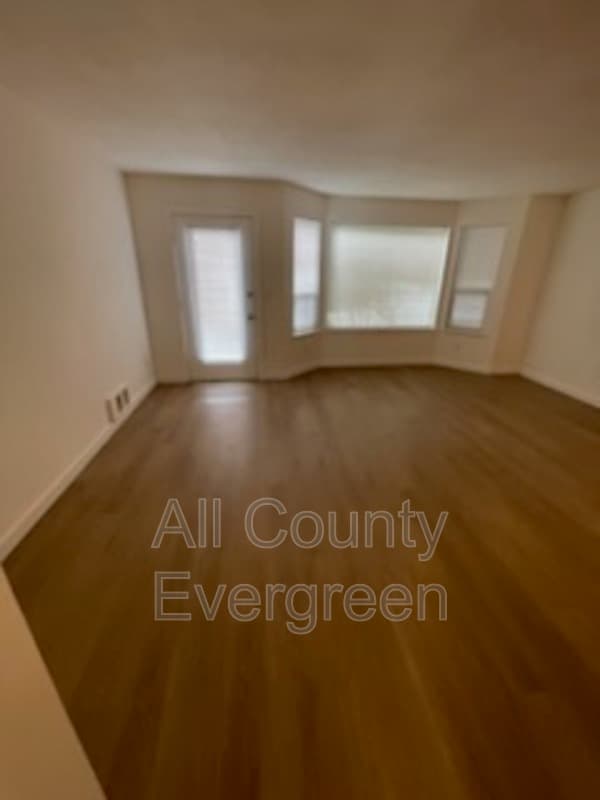 Auburn Townhome: 1540 29th St SE