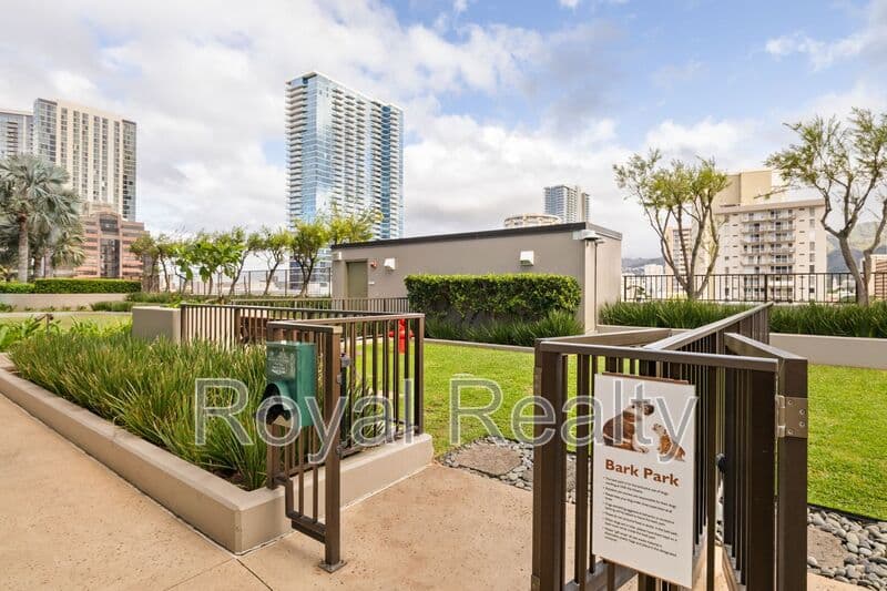 Honolulu Condo: 1555 Kapiolani Blvd