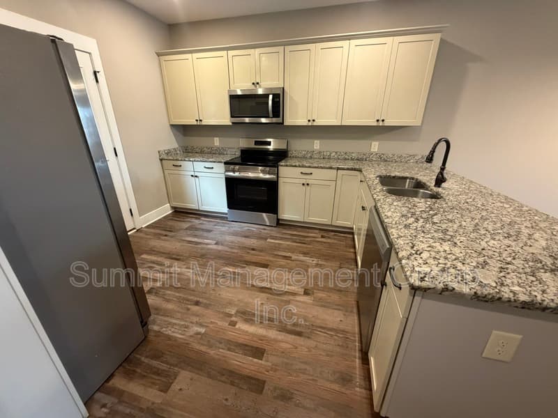Jackson Condo: 860 S Harkness Street, Unit D