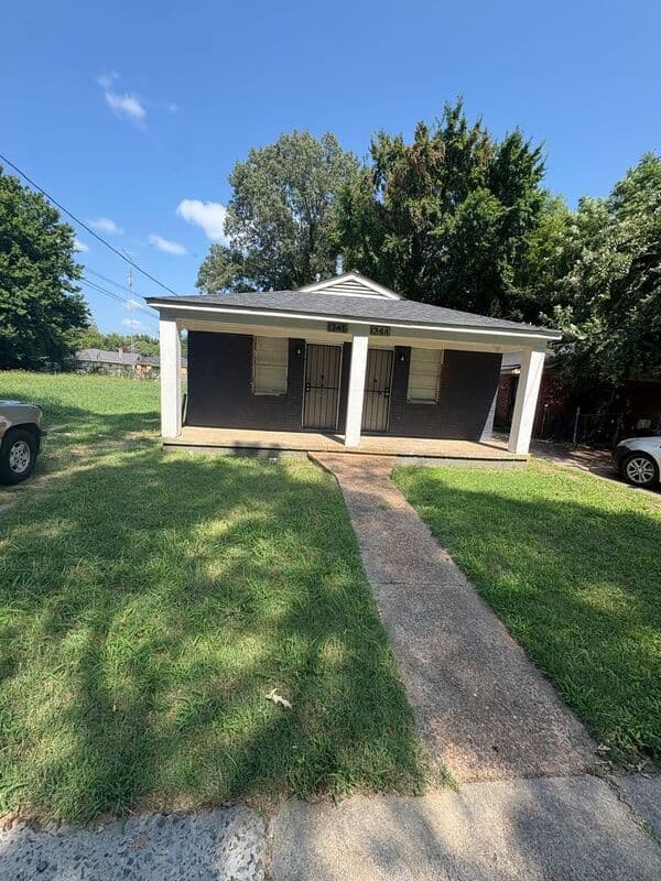 Memphis House: 1346 Hyde Pk Blvd