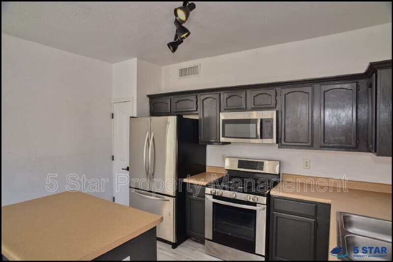 El Paso House: 7959 Morning Dawn Avenue !!