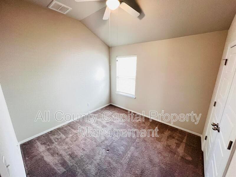 Georgetown House: 201 Oakstone Dr