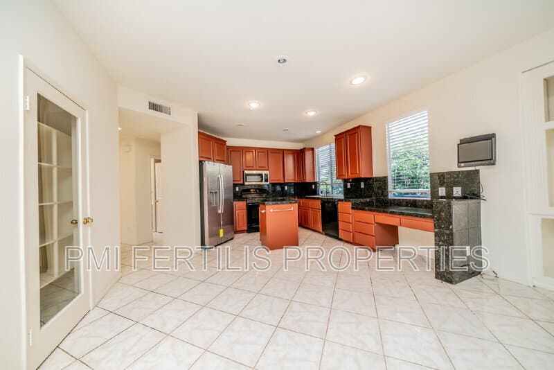 Fontana House: 5055 Saint Albert Dr