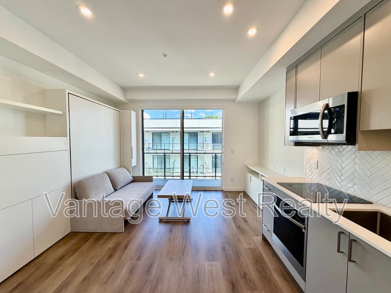 Kelowna Condo: 544-1274 Devonshire Ave