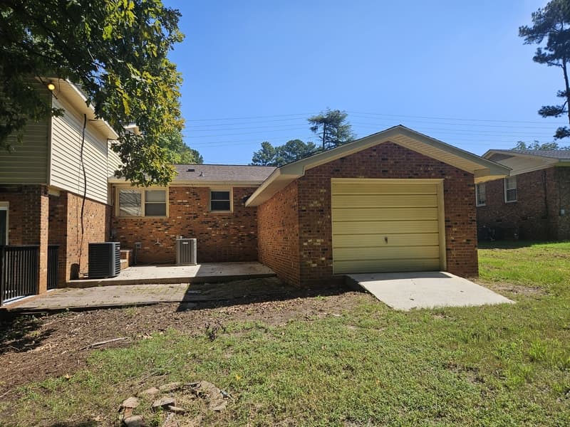 Raeford House: 415 College Drive