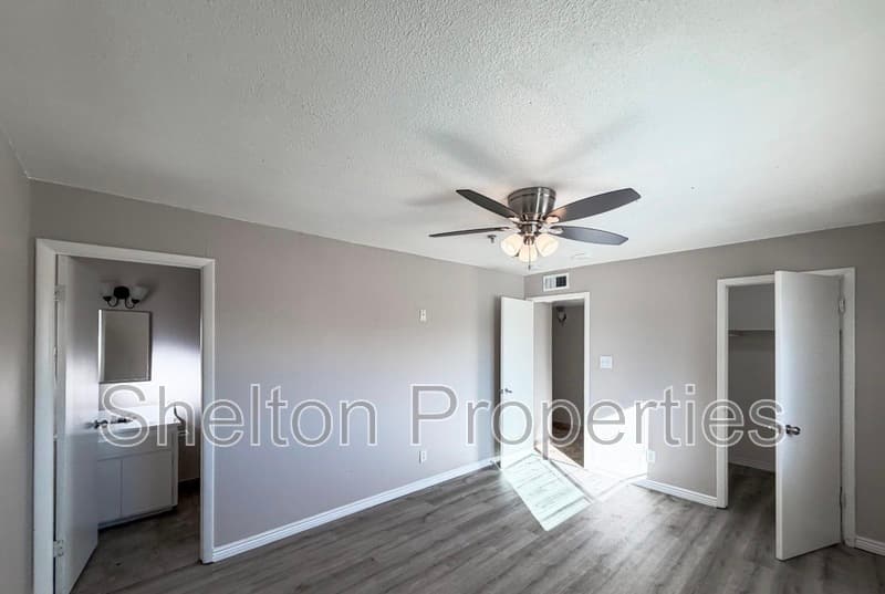 Phoenix House: 6301 W Earll Dr