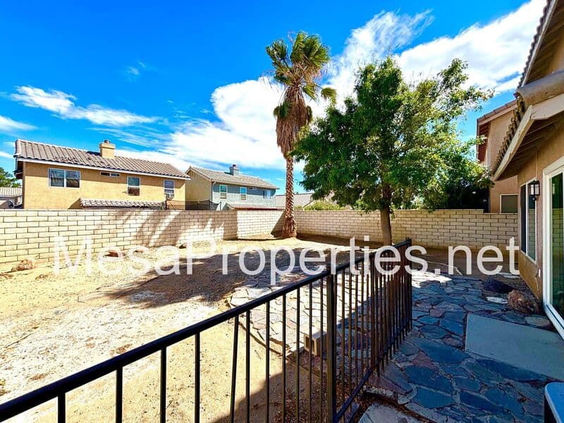 Victorville House: 14565 Windmill Rd