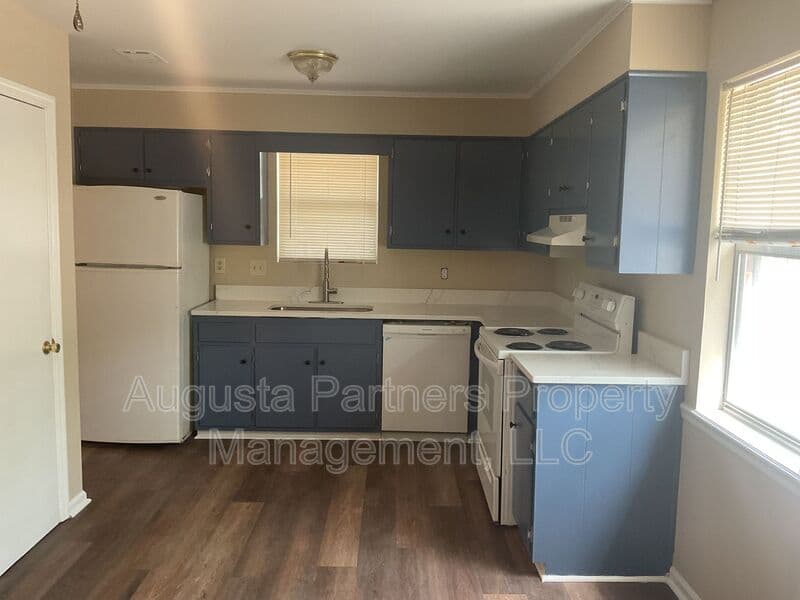 Augusta House: 2917 Cable Way