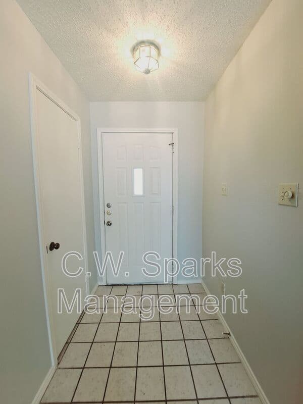 Dallas House: 3917 Saint Christopher Lane
