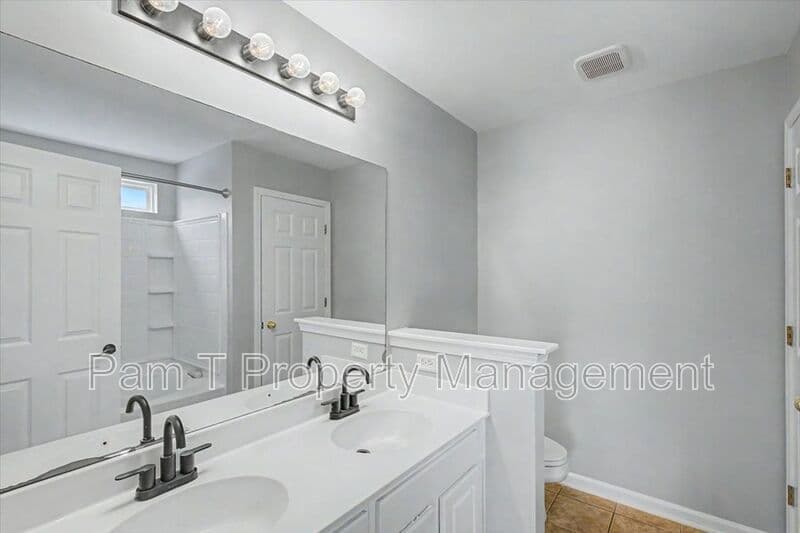 Pooler House: 4 Bainbridge Way