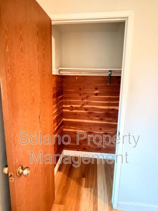 Dixon House: 950 Pembroke Way