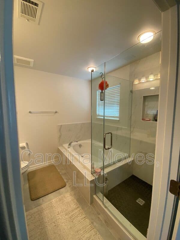 Greenville House: 204 Barbours Lane