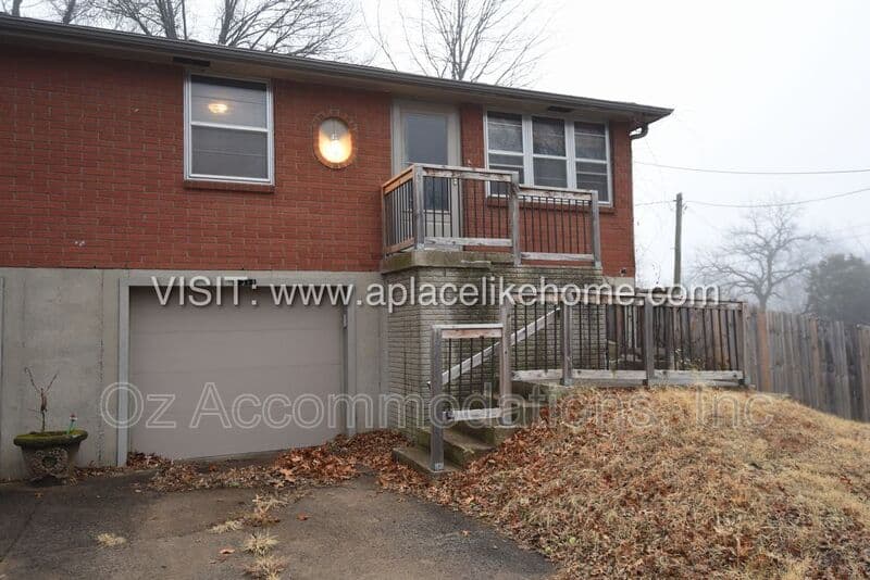 Kansas City Townhome: 5311 NE Barnes Ave