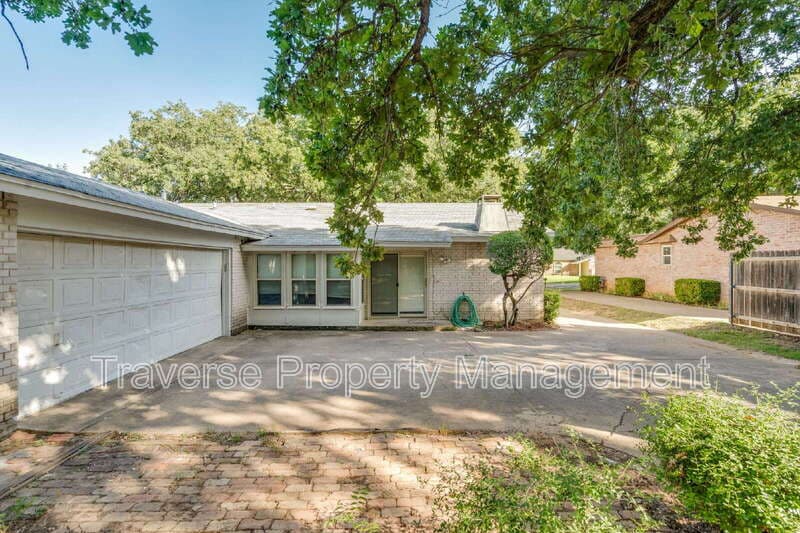 Bedford House: 2909 White Oak Ln
