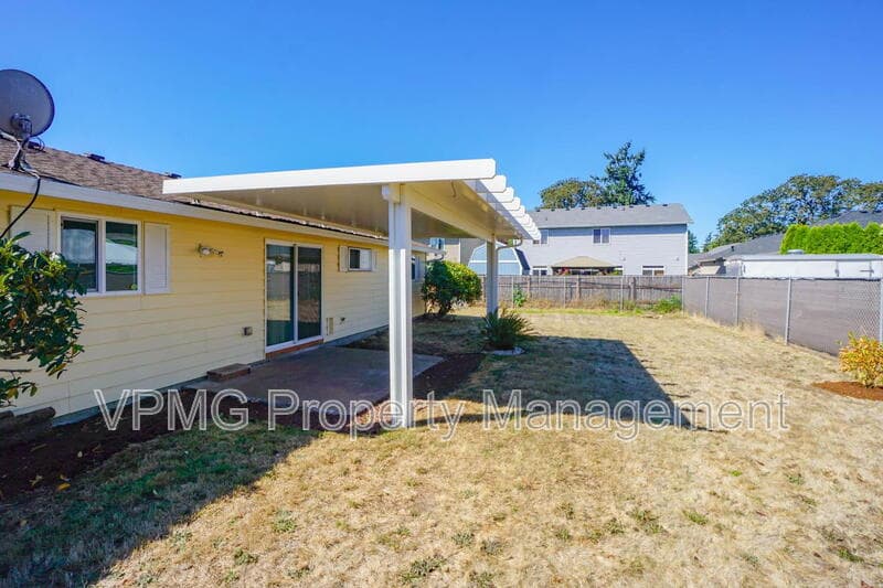 Vancouver House: 8718 Northeast 95th Street