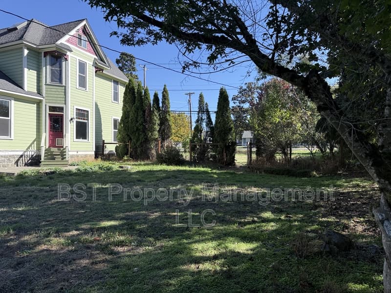 Silverton House: 1067 Oak Street - 1