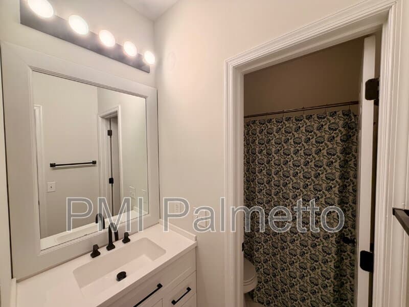 Columbia House: 3923 West Buchanan Drive