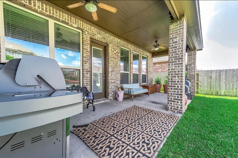 League City House: 2316 Sterling Hollow Ln