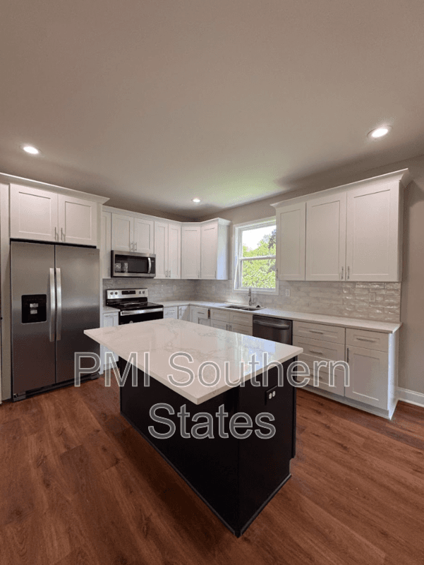 Greenville House: 711 Rockcliff St