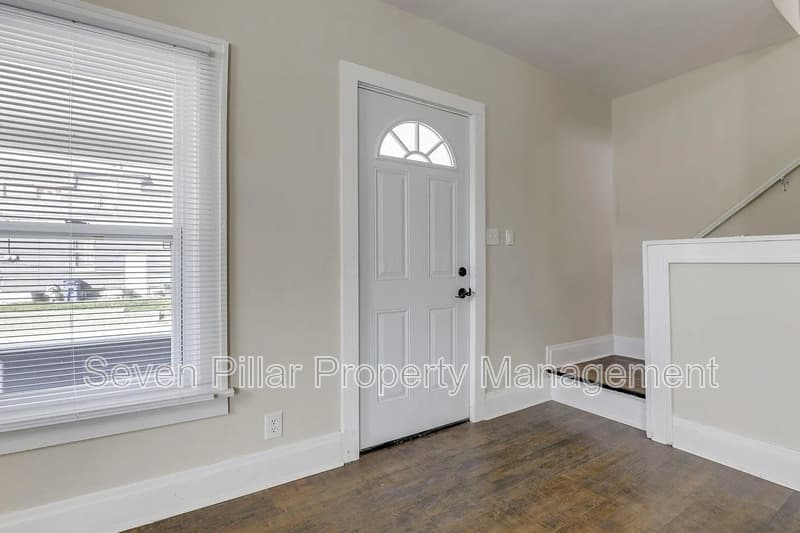Columbus House: 522 Ryan Ave