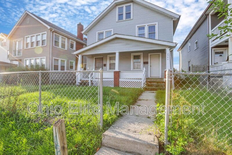Columbus House: 2545 Sullivant Ave