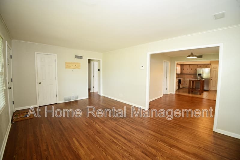 Tulsa House: 10 South 106th East Place