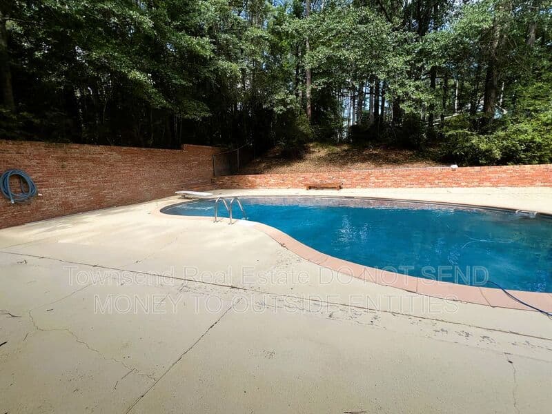 Fayetteville House: 3316 Cliffdale Rd.