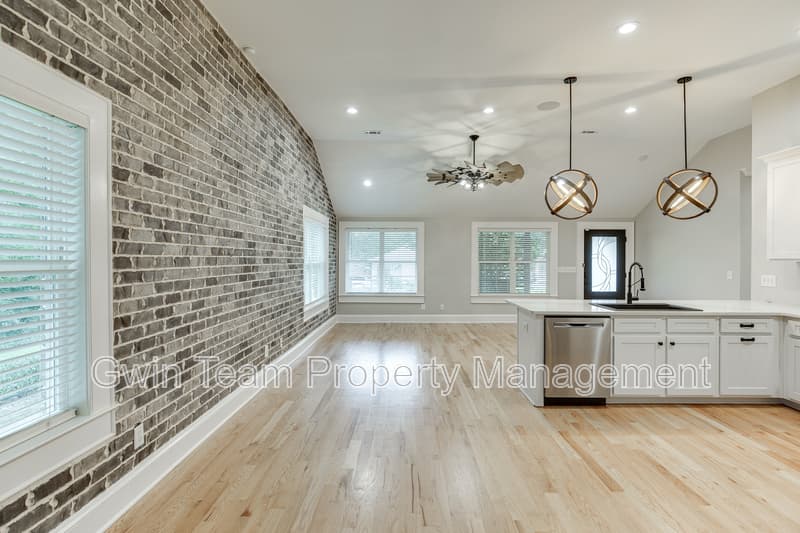 Lawrenceville House: 75 Cherry St