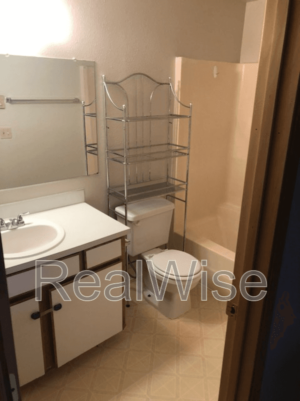 Hillsboro House: 2933 SE 38th Court