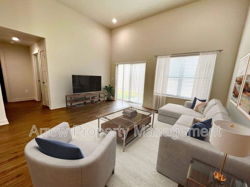 Grand Island House: 1021 North Claude Road