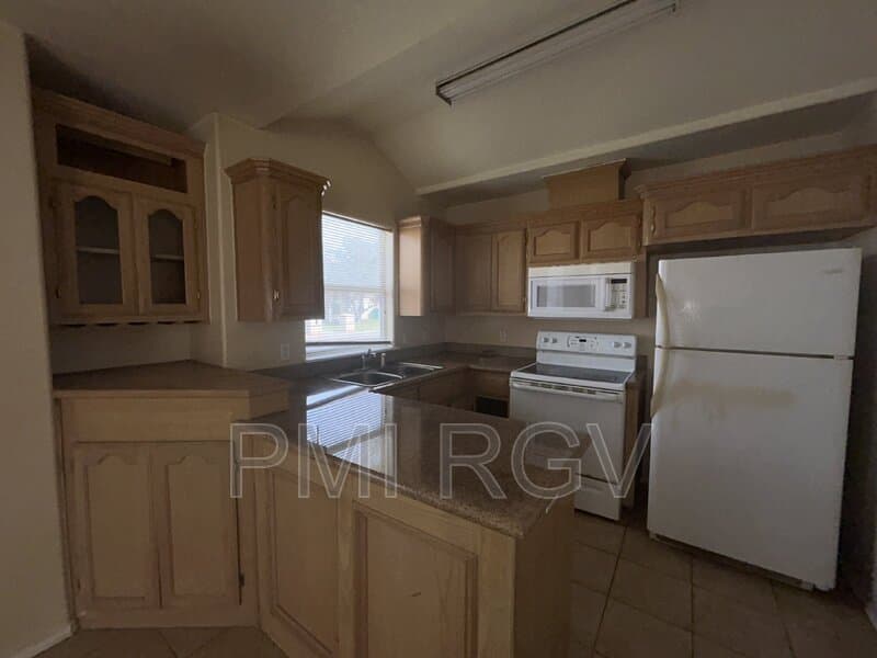 Pharr Condo: 1803 W Douglas St