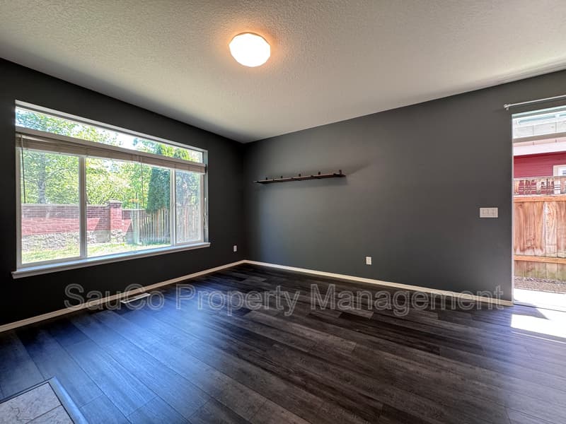 Hillsboro House: 948 SE Elina Ave