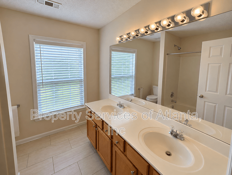 Acworth House: 4393 Sugar Maple Dr NW