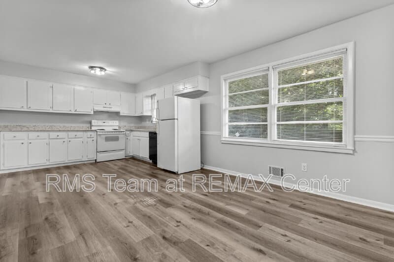 Snellville House: 1834 Dogwood Ct