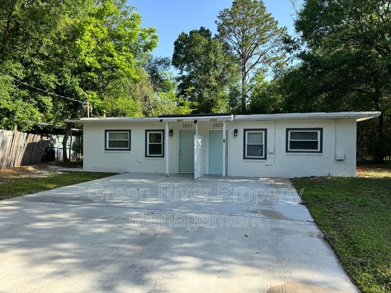 Jacksonville House: 2831 West 6th Street
