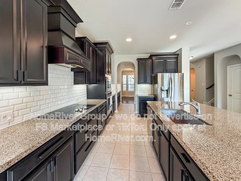 Denton House: 3604 Arroyo Trl