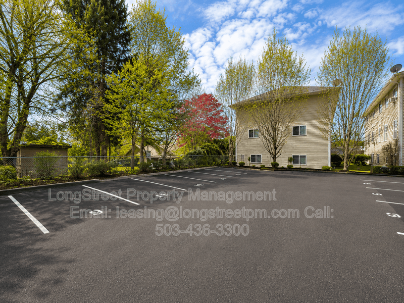 Portland Apartment: 300 SE 148th Ave