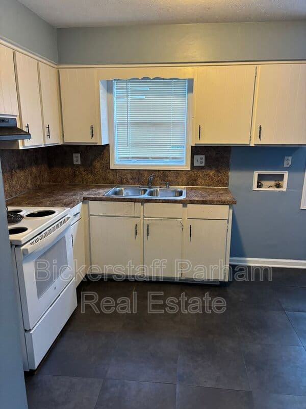 Columbus House: 4518 Moline Avenue
