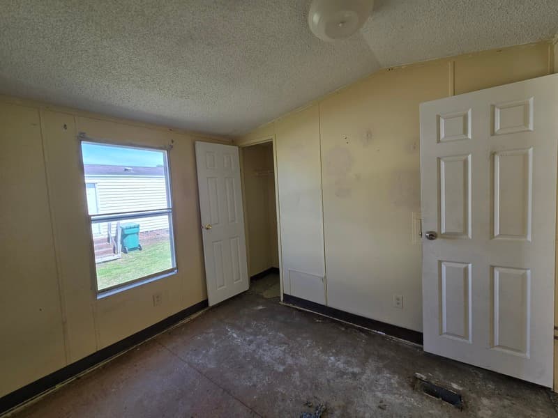 Fayetteville House: 2115 Cattail Cir