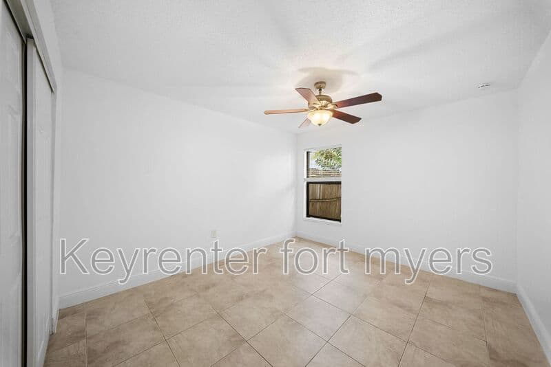 Fort Myers House: 11368 SUMMERWINDS CT