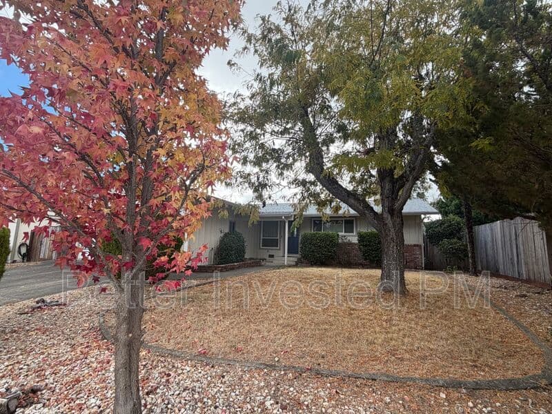 Ukiah House: 611 Tokay Ave