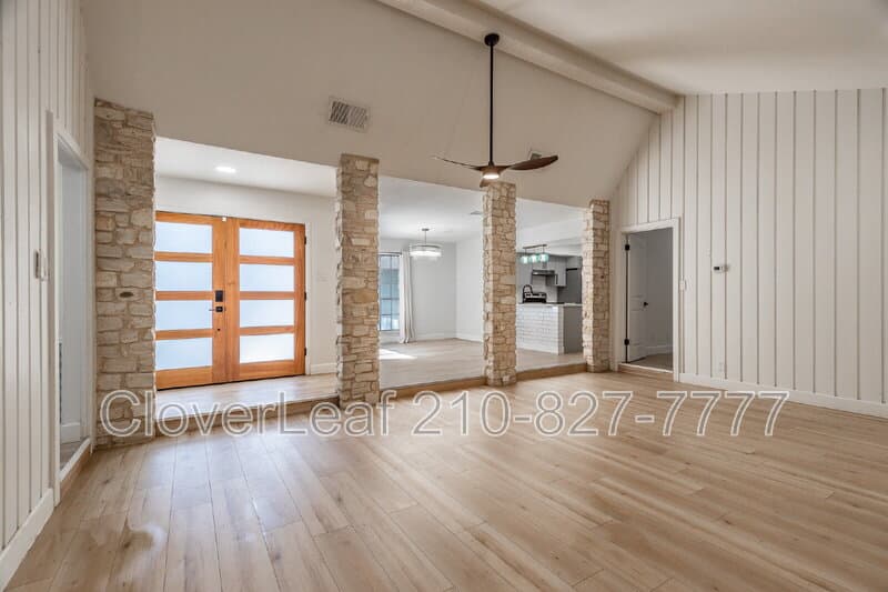 San Antonio House: 13022 El Marro St