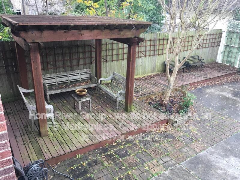 Houston House: 3812 La Branch St