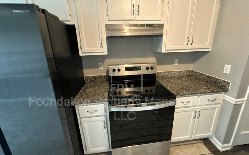 Memphis House: 7089 Cobblestone Drive