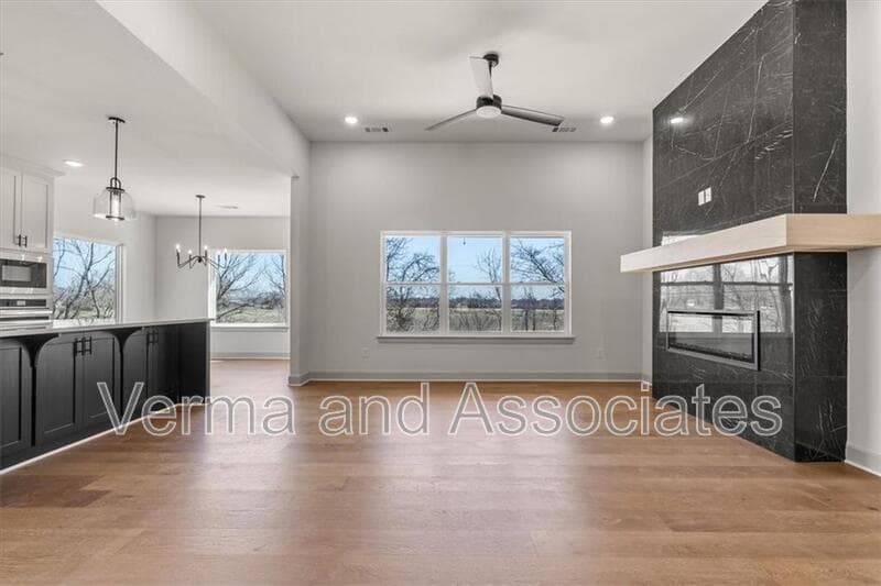 Centerton House: 1050 Whistler St