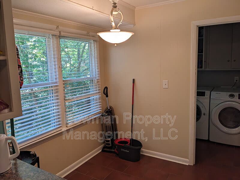 Athens House: 115 Davis Estates Rd