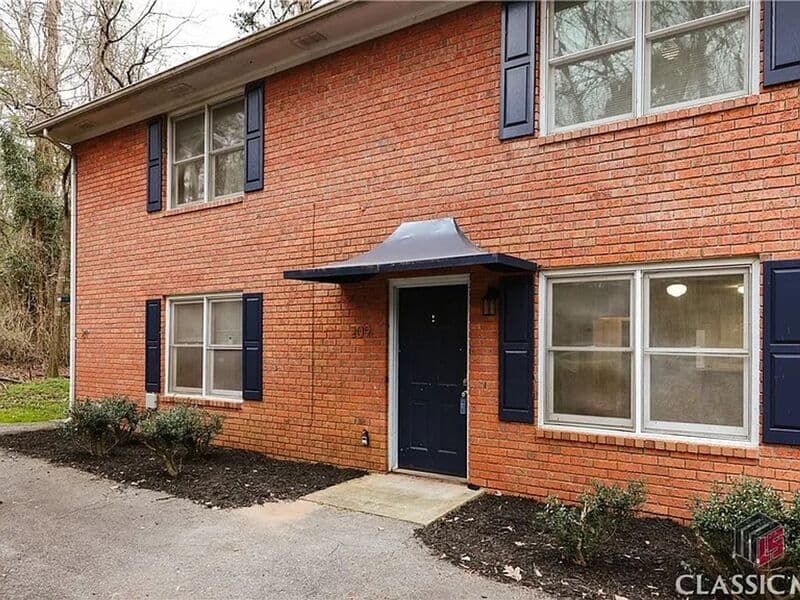 Athens House: 209 Highland Park Dr
