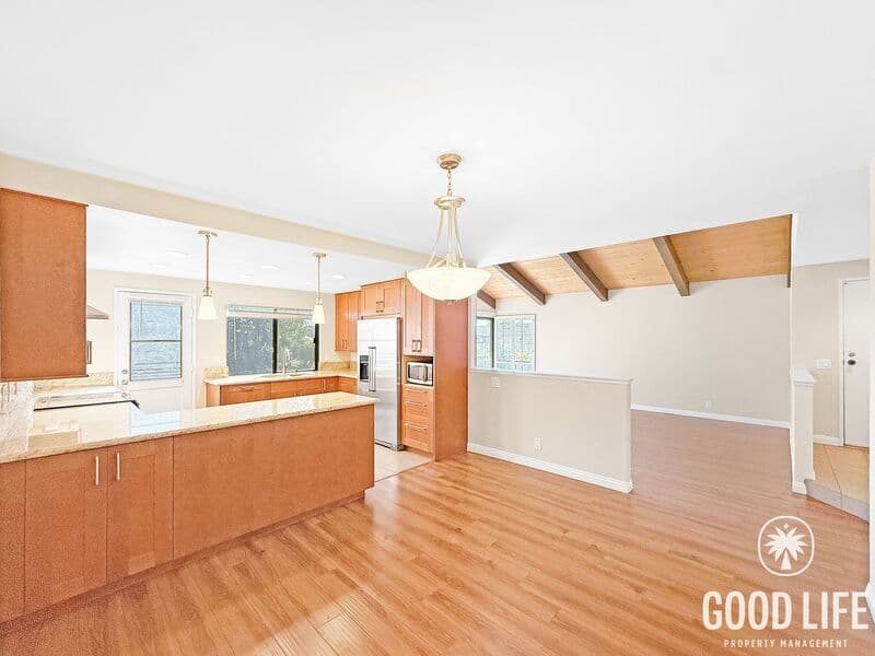 La Mesa House: 6050 Henderson Dr