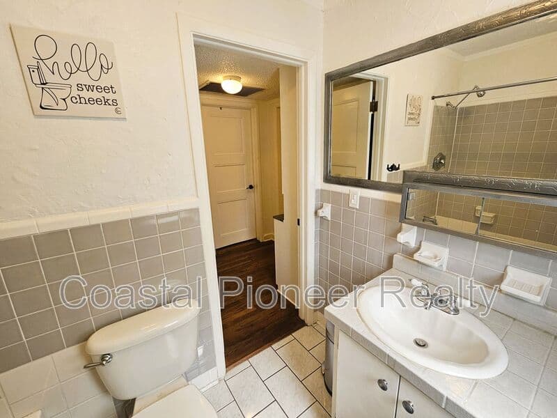 Tampa House: 7301 N 13th St